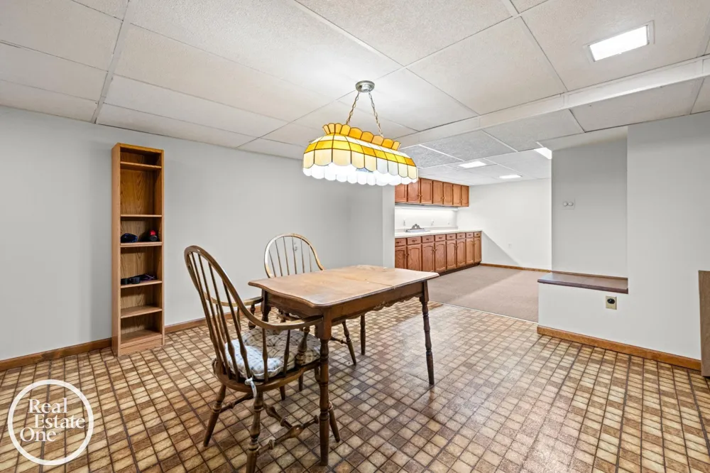 1196 Hawthorne Road Grosse Pointe Woods City, MI 48236