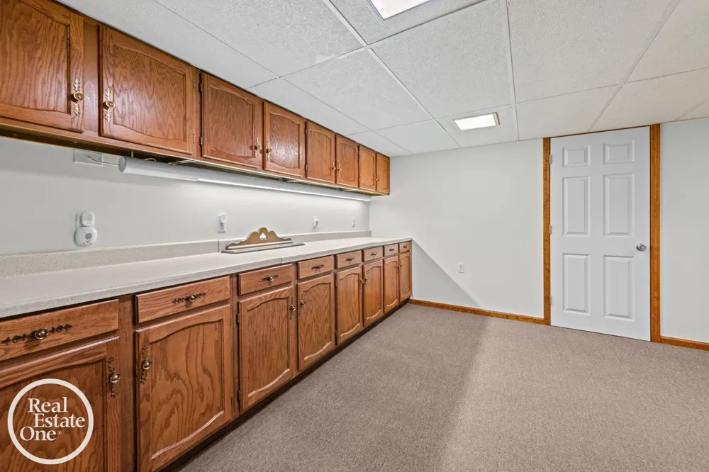 1196 Hawthorne Road Grosse Pointe Woods City, MI 48236