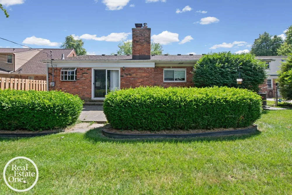 1196 Hawthorne Road Grosse Pointe Woods City, MI 48236