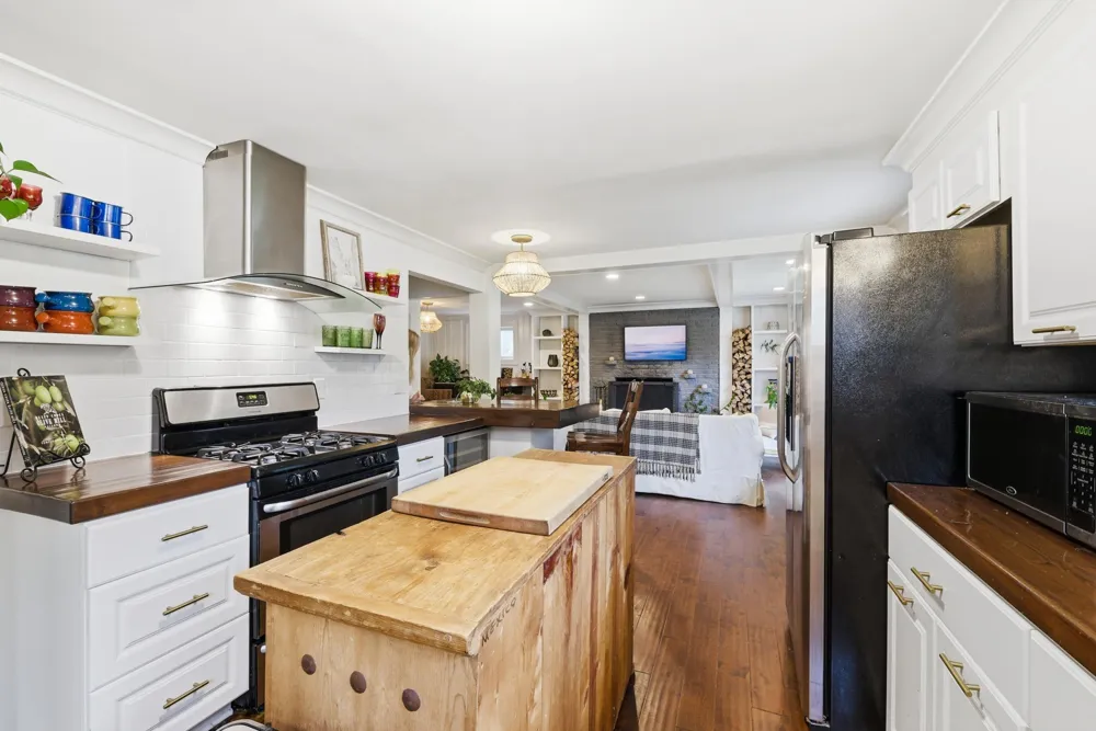 5320 Manitou Road Excelsior, MN 55331