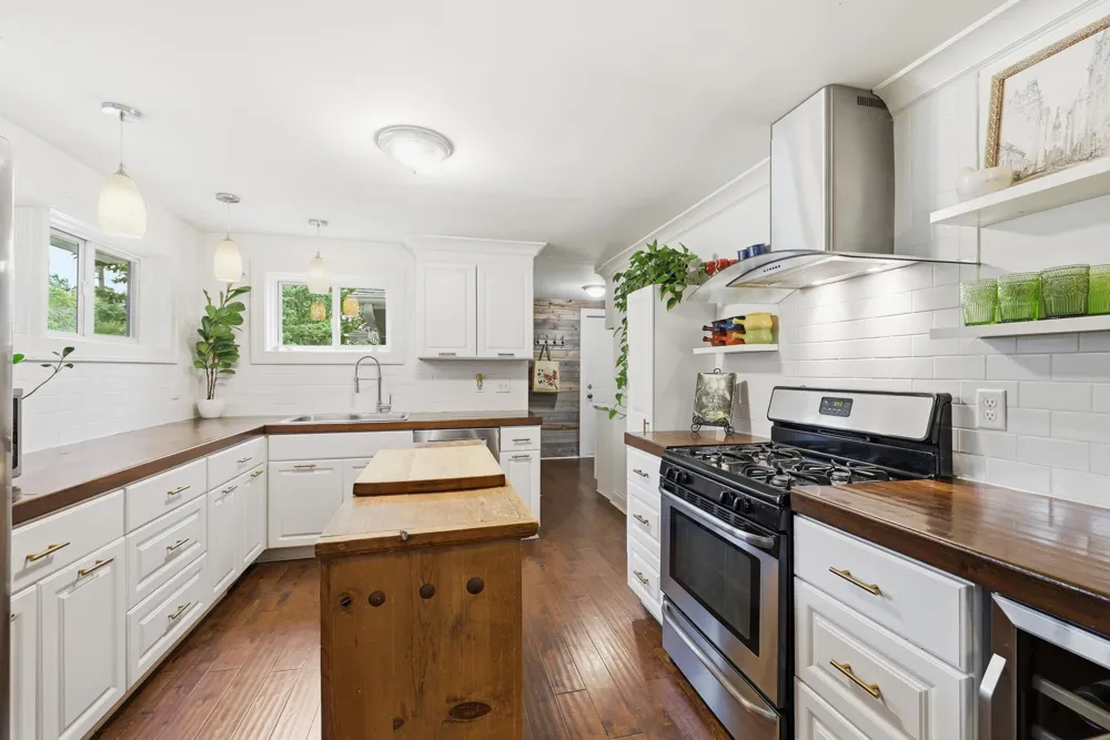 5320 Manitou Road Excelsior, MN 55331