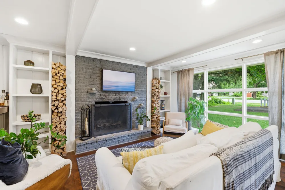 5320 Manitou Road Excelsior, MN 55331
