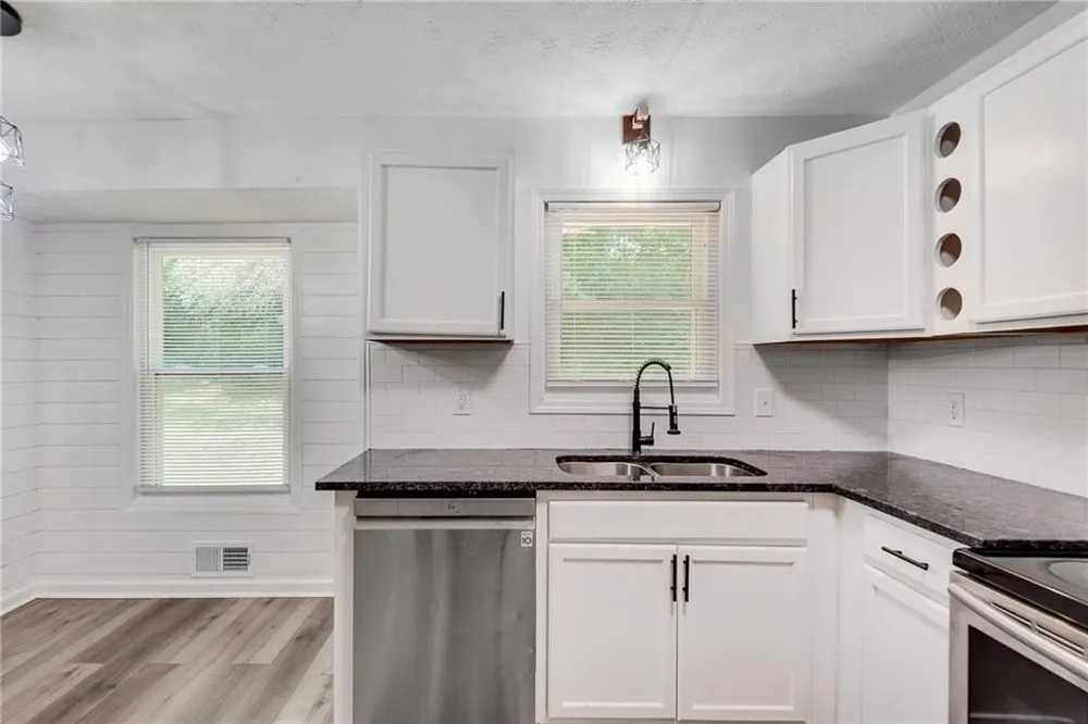 597 Field Cliff Drive Stone Mountain, GA 30087