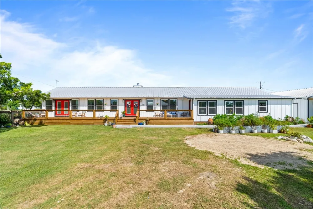 202 Hynes Street Austwell, TX 77950