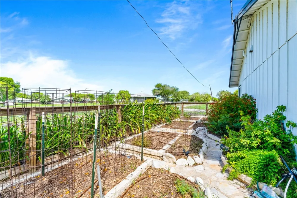 202 Hynes Street Austwell, TX 77950