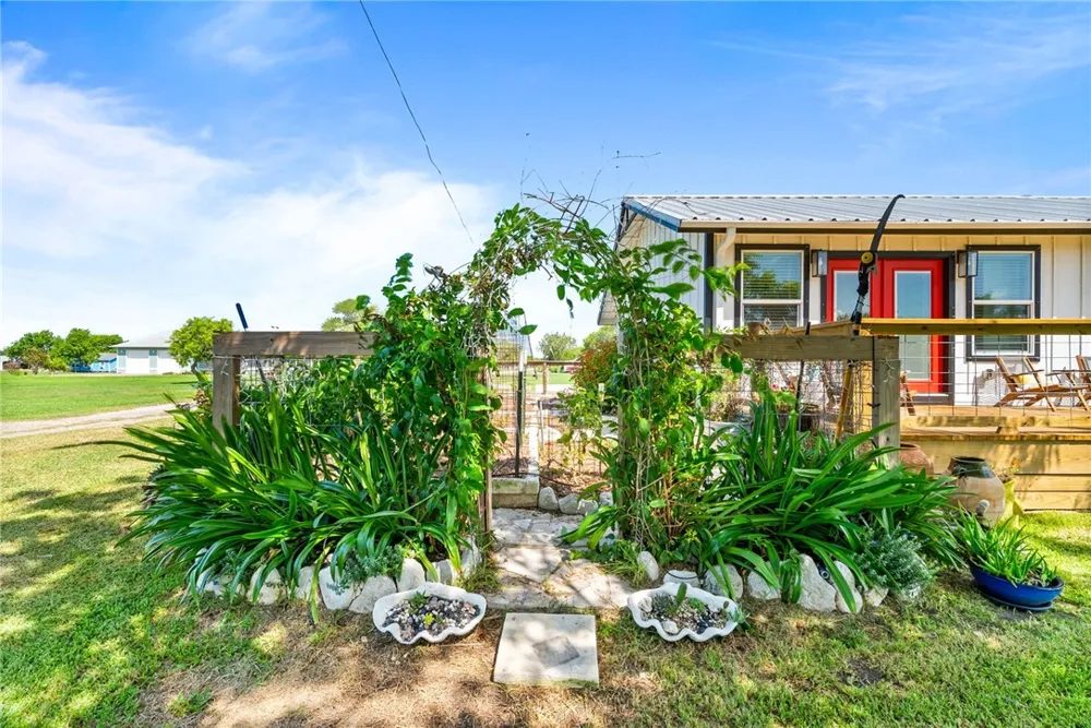 202 Hynes Street Austwell, TX 77950