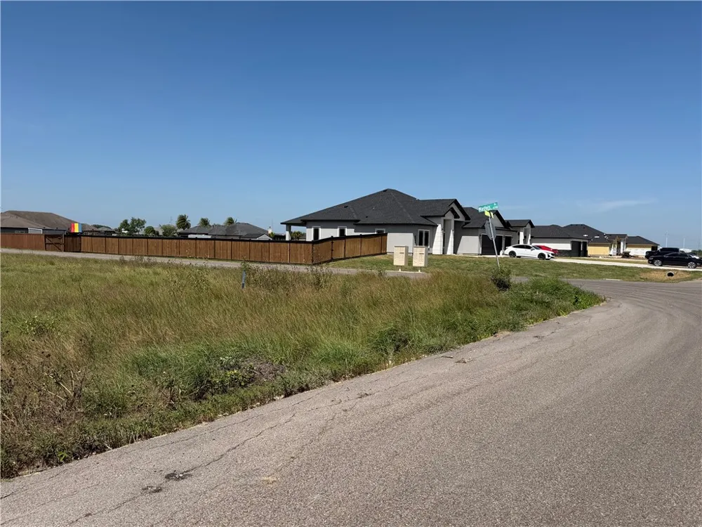 3742 Cabernet Drive Robstown, TX 78380