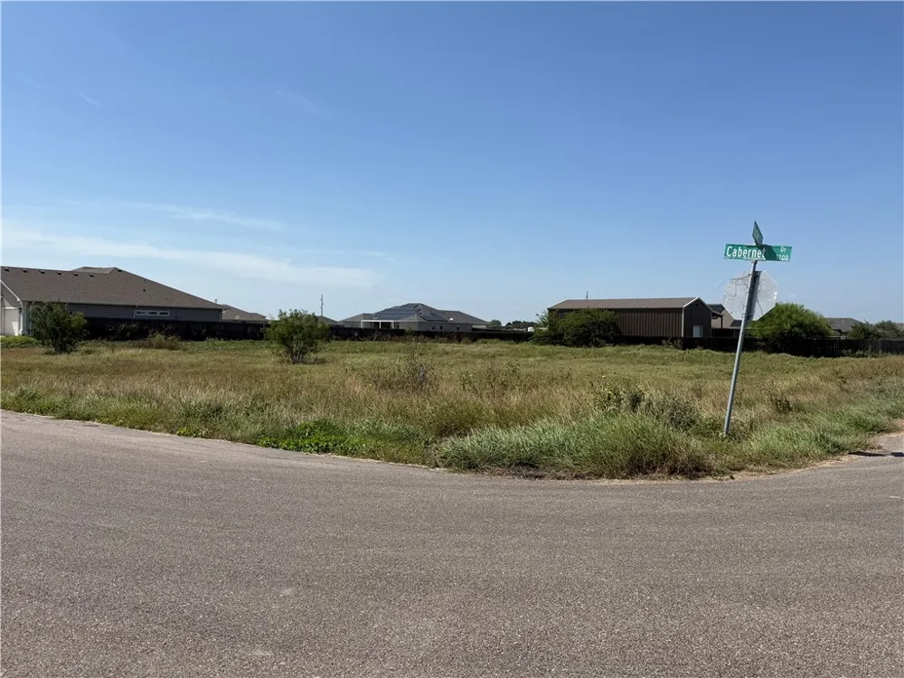 3742 Cabernet Drive Robstown, TX 78380