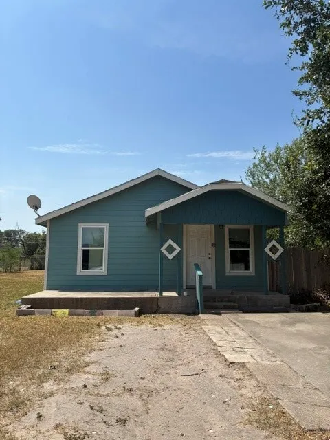 1239 E Kleberg Avenue