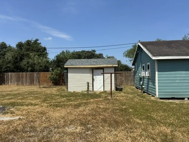 1239 E Kleberg Avenue Kingsville, TX 78363