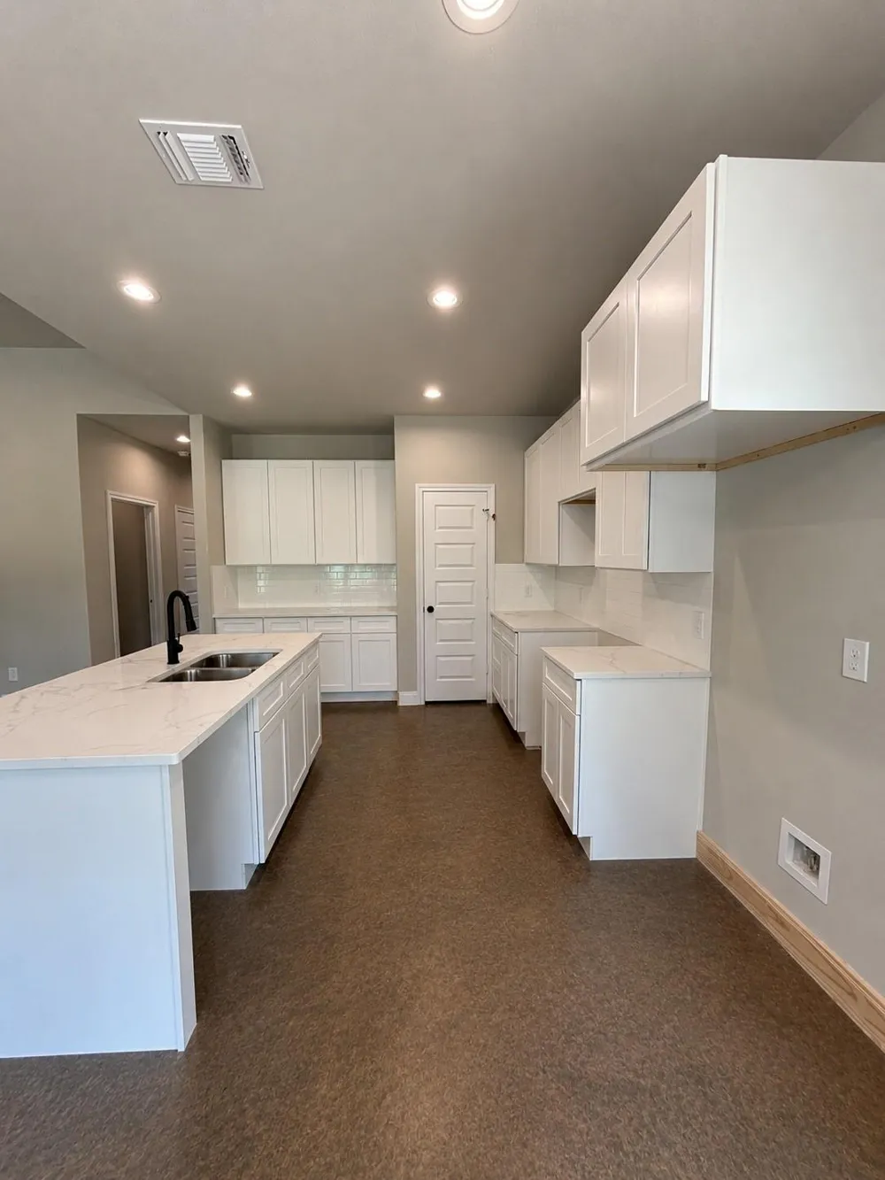 15498 Arrowhead Loop W Willis, TX 77378