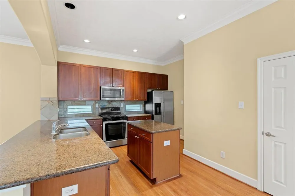 5734 Kansas Street Houston, TX 77007