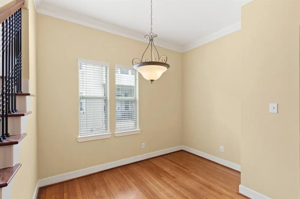 5734 Kansas Street Houston, TX 77007