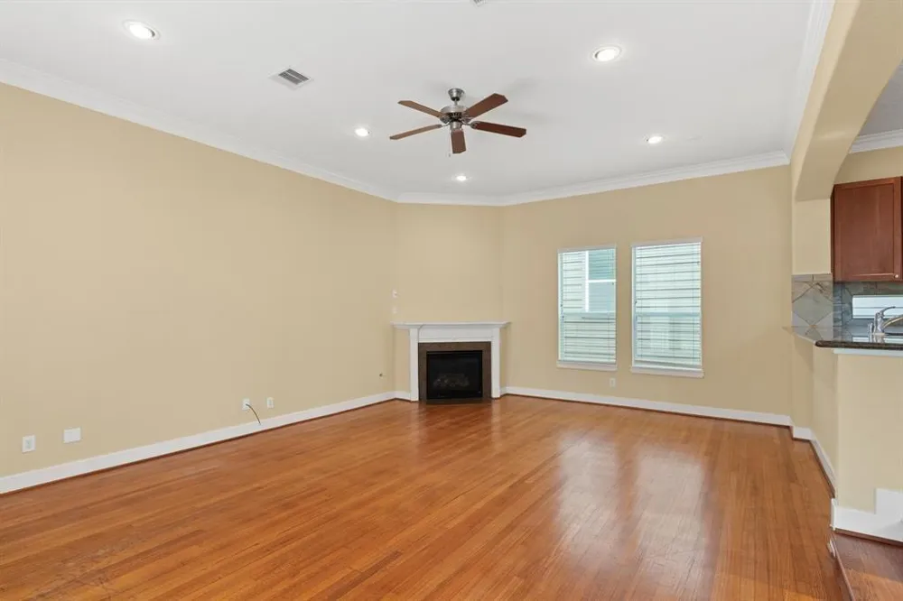 5734 Kansas Street Houston, TX 77007