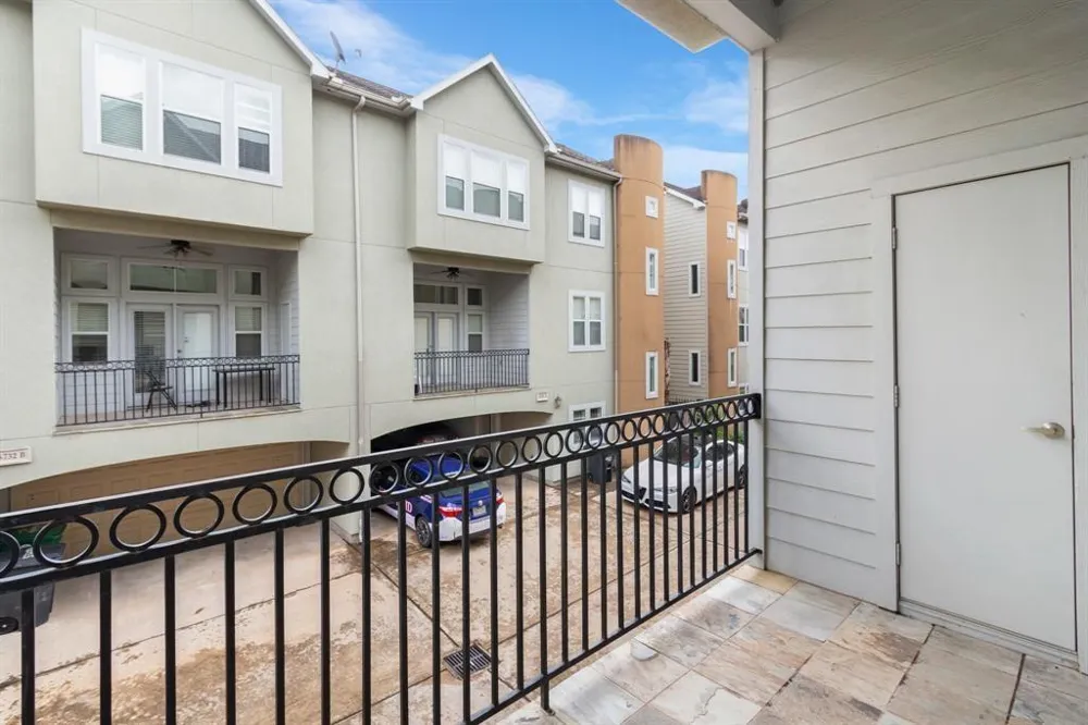 5734 Kansas Street Houston, TX 77007