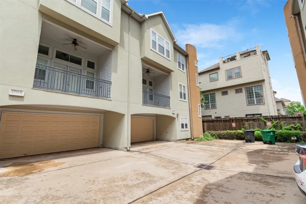 5734 Kansas Street Houston, TX 77007