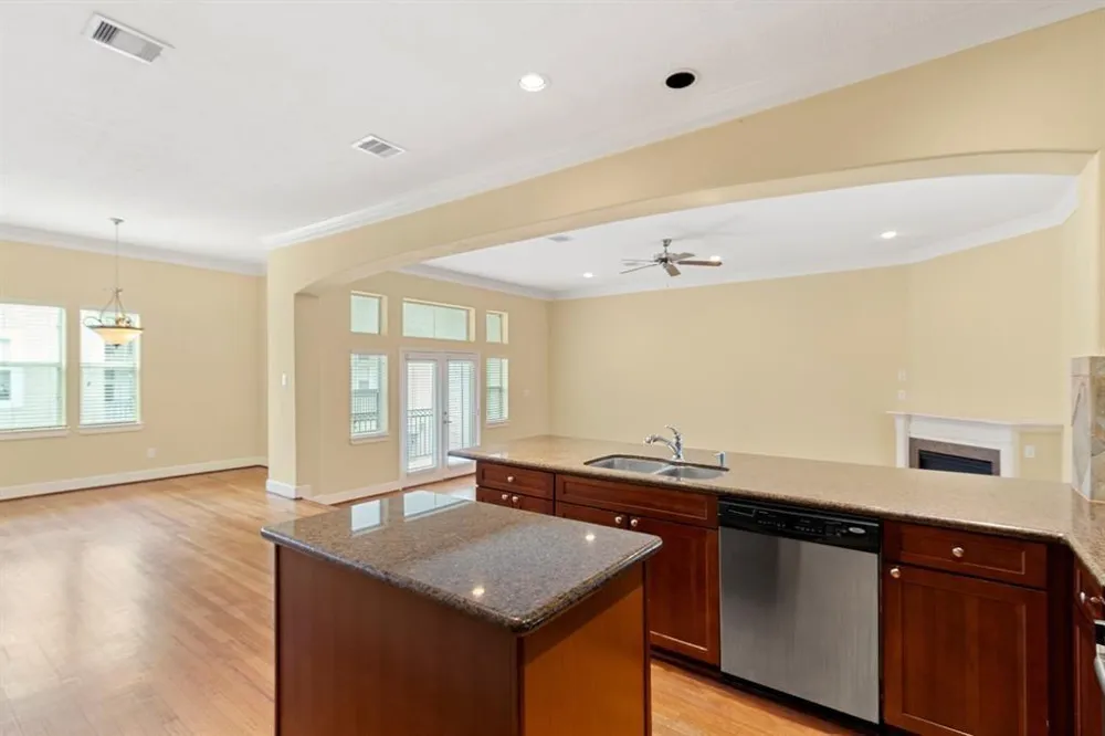 5734 Kansas Street Houston, TX 77007