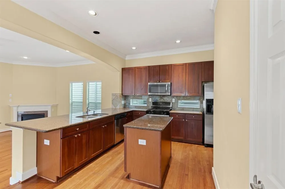 5734 Kansas Street Houston, TX 77007