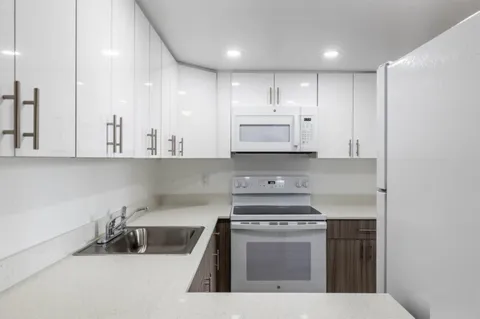 401 NW 34 STREET #85-202