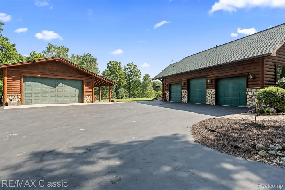4489 Clara Louise Ct Saline Township, MI 48176