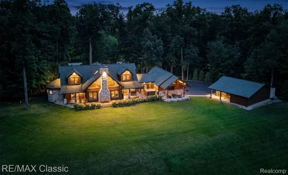 4489 Clara Louise Ct Saline Township, MI 48176