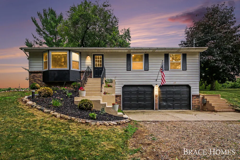 2880 15 Mile Road NW Sparta, MI 49345