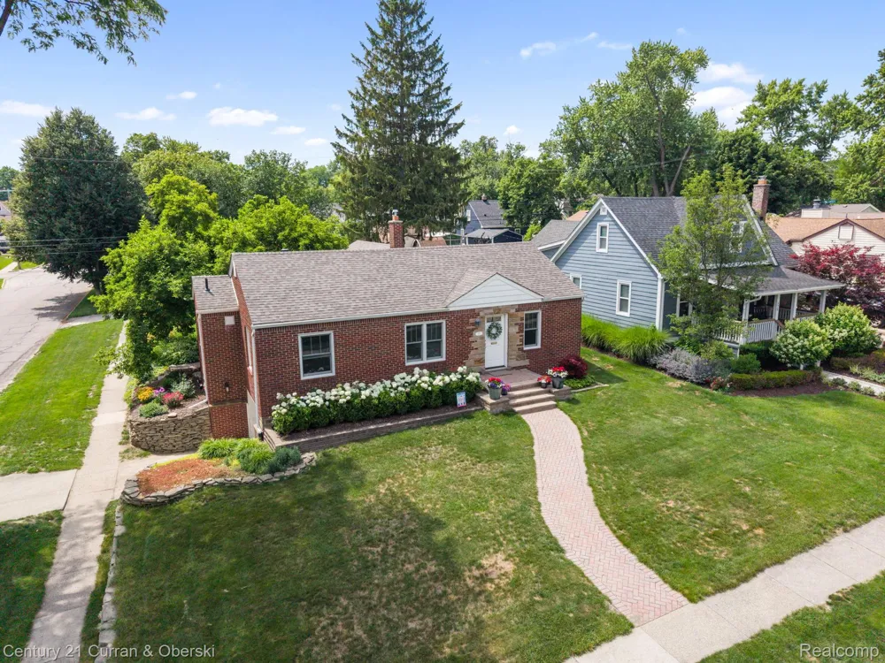 551 Evergreen Street Plymouth City, MI 48170