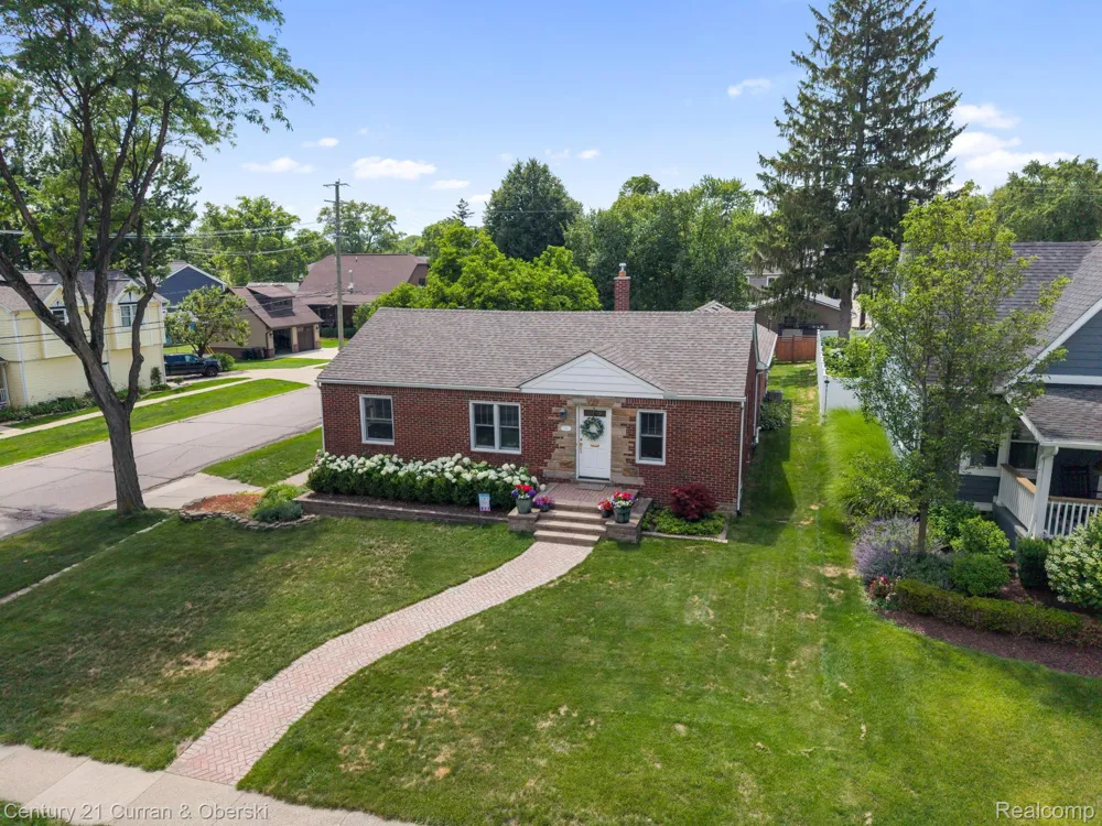 551 Evergreen Street Plymouth City, MI 48170