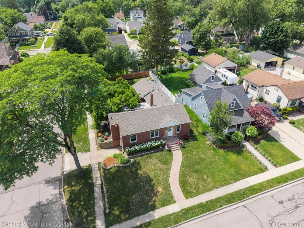 551 Evergreen Street Plymouth City, MI 48170