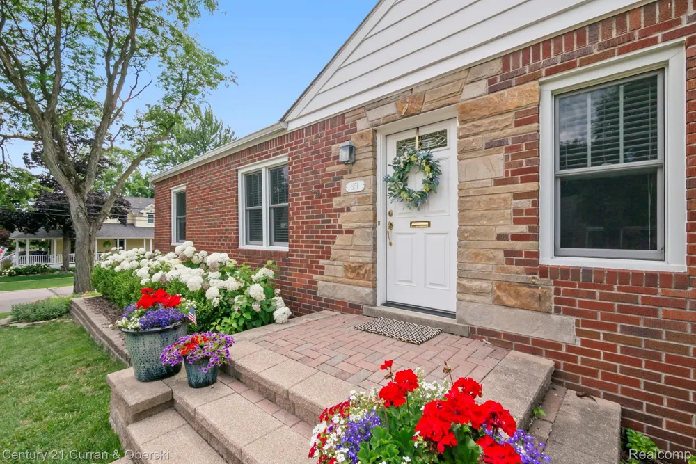 551 Evergreen Street Plymouth City, MI 48170