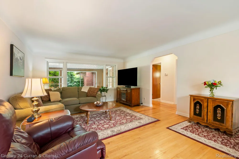 551 Evergreen Street Plymouth City, MI 48170