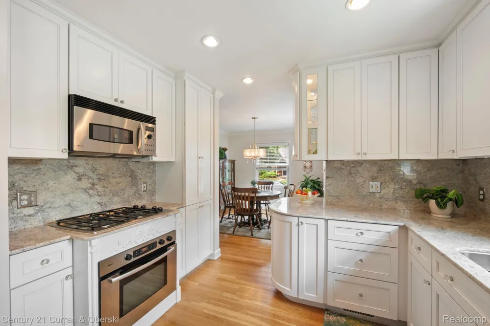 551 Evergreen Street Plymouth City, MI 48170