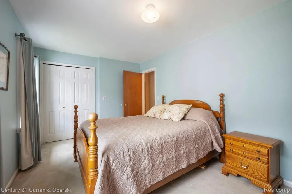 551 Evergreen Street Plymouth City, MI 48170