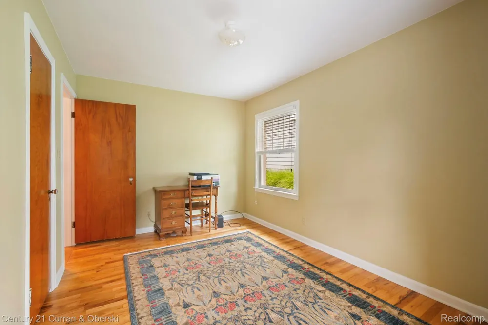 551 Evergreen Street Plymouth City, MI 48170