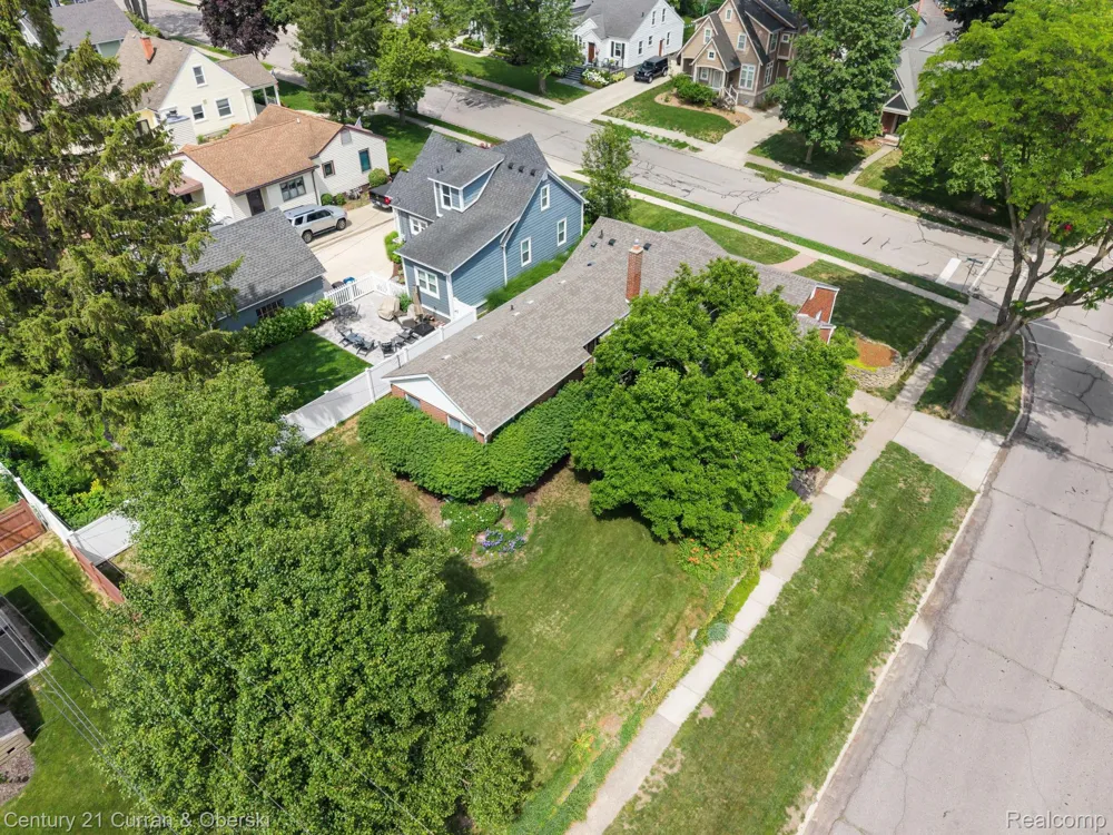 551 Evergreen Street Plymouth City, MI 48170
