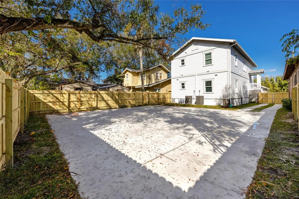 915 E 15TH AVENUE #1 Tampa, FL 33605