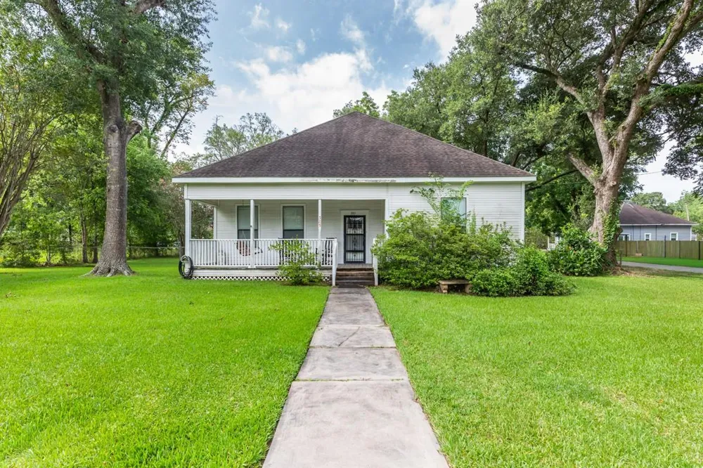 385 W Cora Lee Street Sour Lake, TX 77659