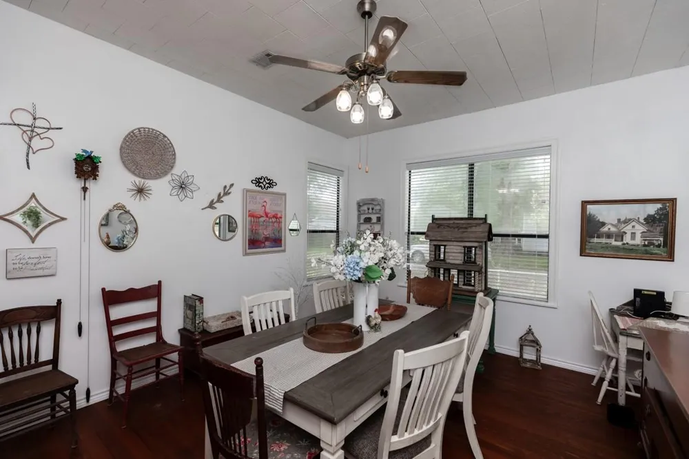 385 W Cora Lee Street Sour Lake, TX 77659