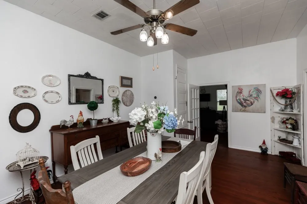385 W Cora Lee Street Sour Lake, TX 77659