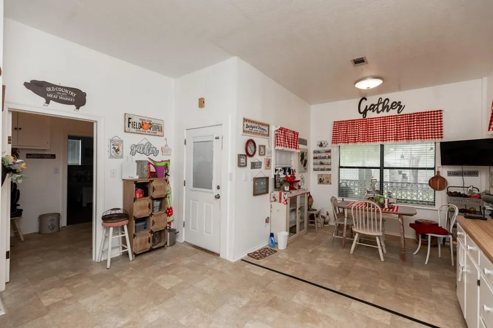 385 W Cora Lee Street Sour Lake, TX 77659
