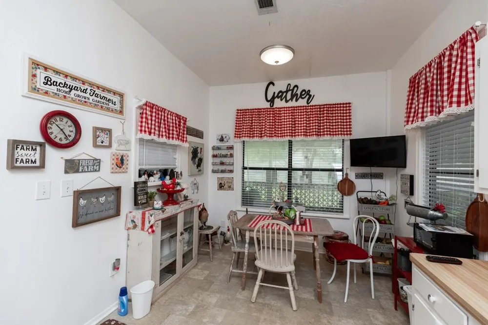 385 W Cora Lee Street Sour Lake, TX 77659