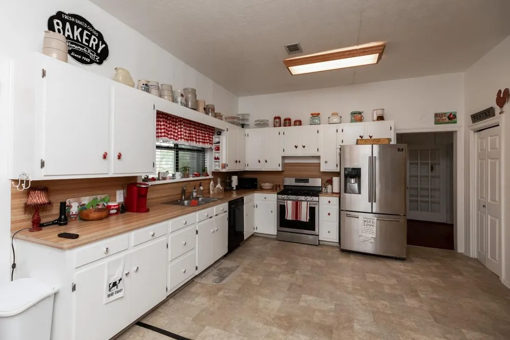 385 W Cora Lee Street Sour Lake, TX 77659