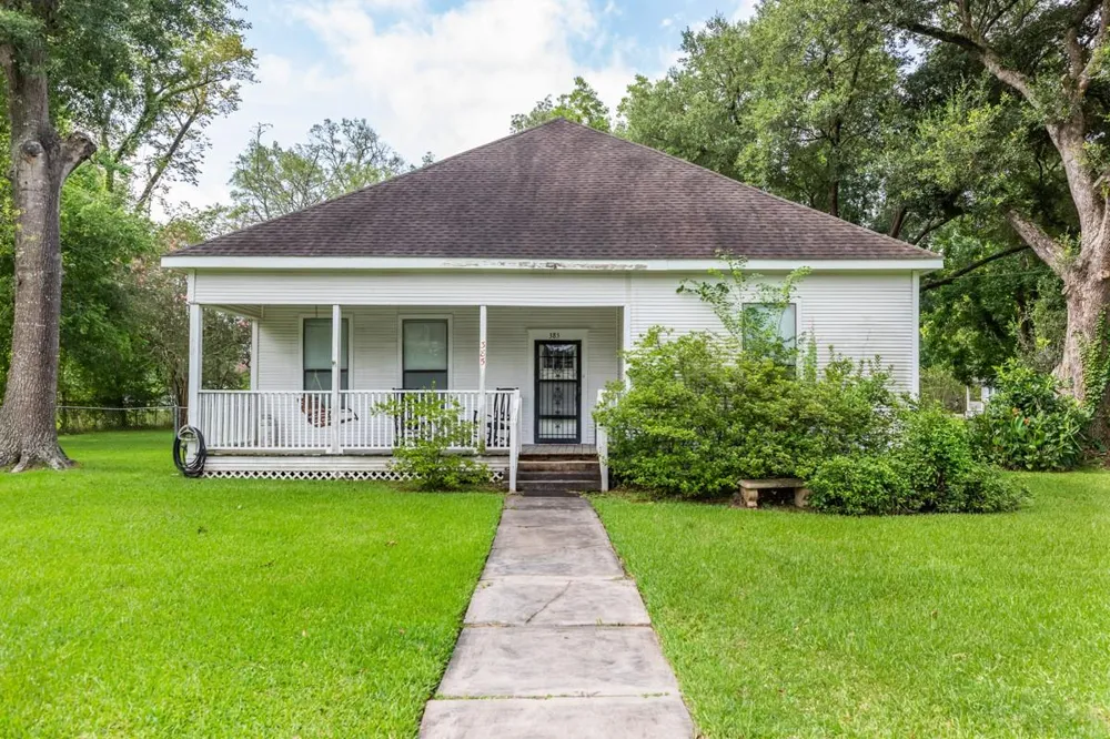385 W Cora Lee Street Sour Lake, TX 77659