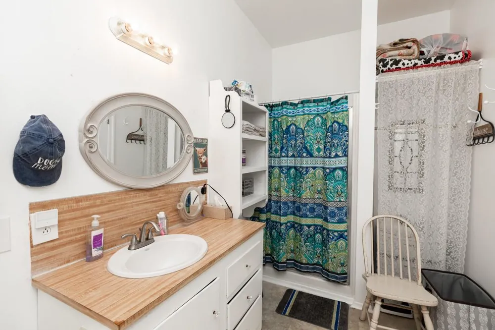 385 W Cora Lee Street Sour Lake, TX 77659