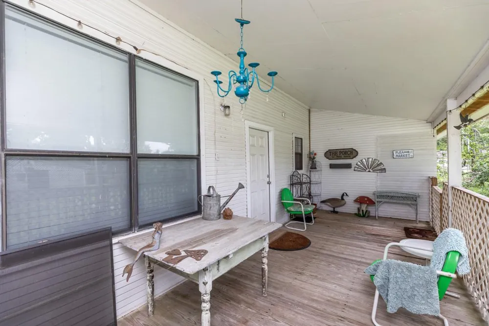 385 W Cora Lee Street Sour Lake, TX 77659