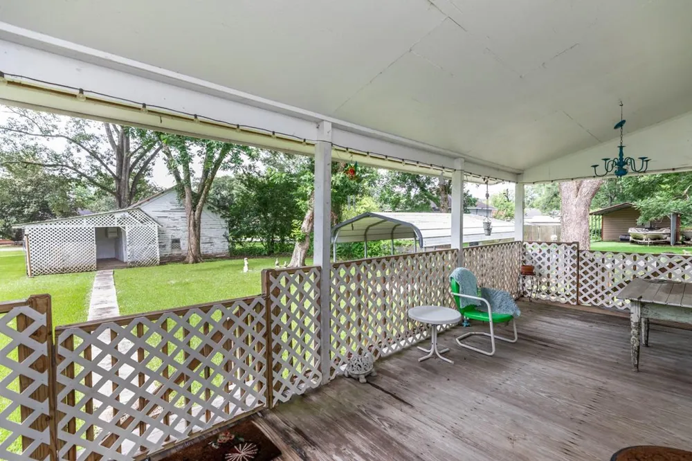385 W Cora Lee Street Sour Lake, TX 77659