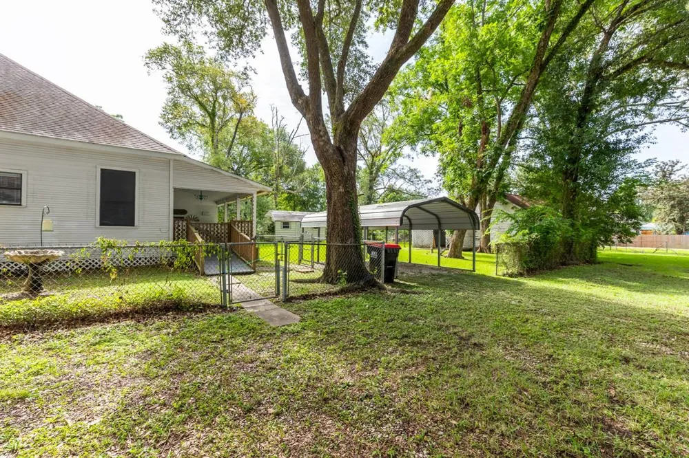385 W Cora Lee Street Sour Lake, TX 77659