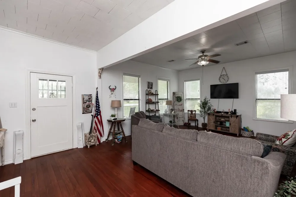 385 W Cora Lee Street Sour Lake, TX 77659