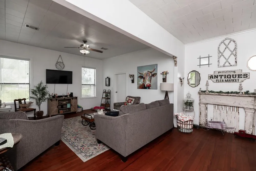 385 W Cora Lee Street Sour Lake, TX 77659