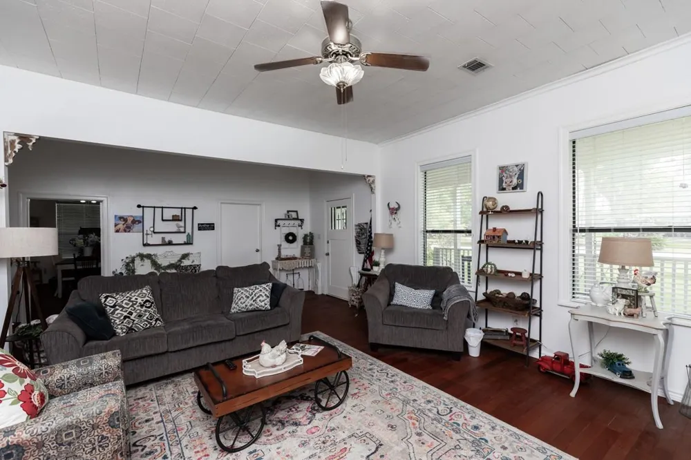 385 W Cora Lee Street Sour Lake, TX 77659